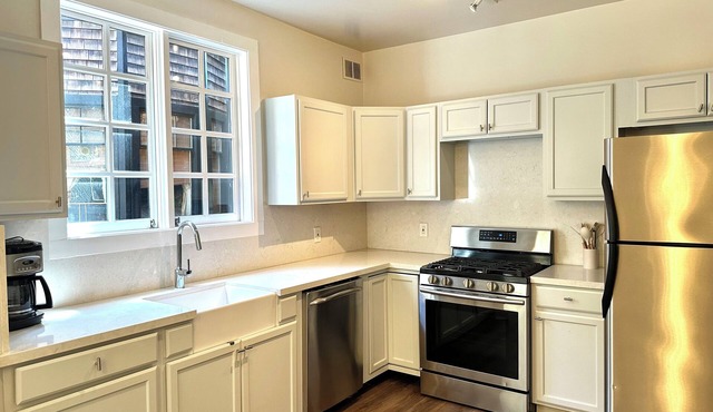 Prime San Francisco Location - Russian Hill Polk/Lombard!