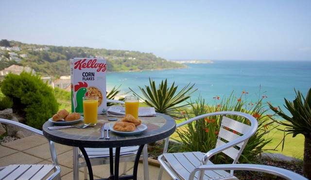 Prime seaside location, wonderful sea terrace and gardens, car parking, Wifi