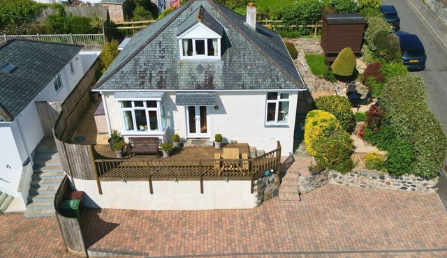 Prime seaside location, wonderful private gardens and stunning sea views