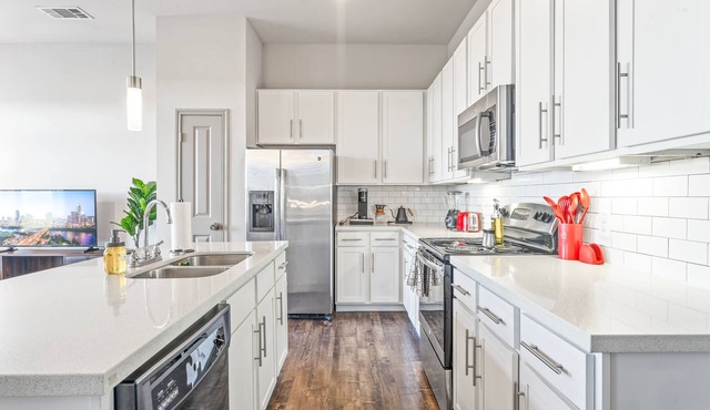 Prime Soco Charming 1BR King Suite w Pool Parking