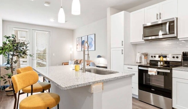 Prime Soco Quaint 1BR King Suite w Pool Parking