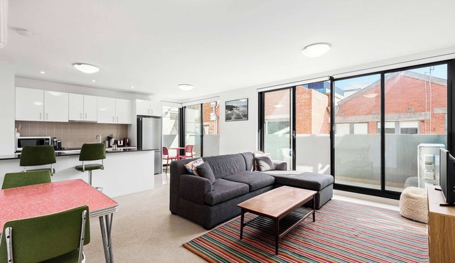 Prime Soho Apt @ Heart of Geelong CBD w/parking