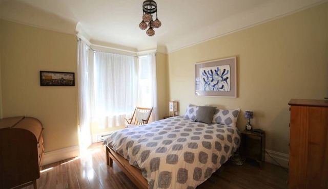 Prime Sunny Mission 2 Bedrm Apartment with MCM Decor 4 Blocks to BART