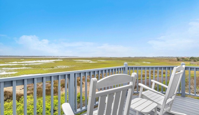 Prime Time: Stunning Views of Marsh and Ocean, Elevator