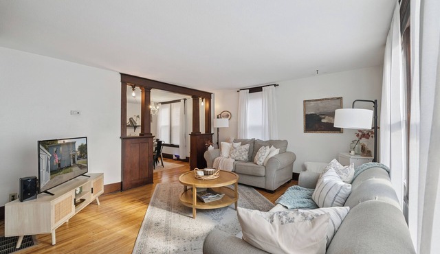 Prime Uptown Maumee Location! Walkable to River. 2br charming historic home!