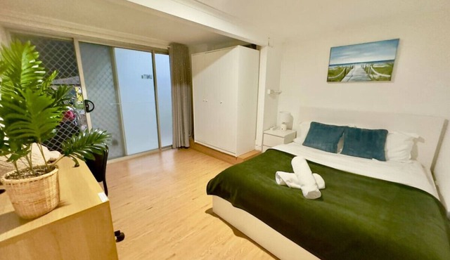 Prime1BR Near Transport & Retail