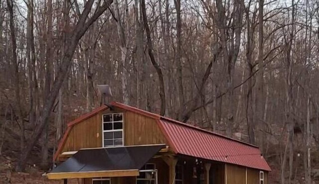Primitive Cozy Tiny Cabin with Starlink internet