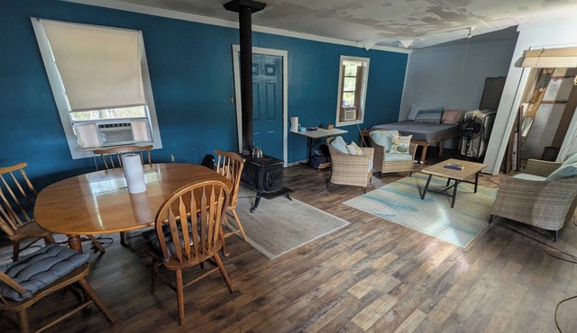 Primitive Off-Grid Fishing Cabin on 6 Acres of Florida springs lakefront