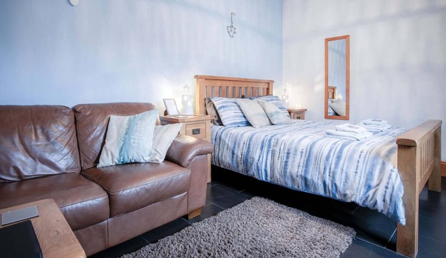 Primrose - 1 Bedroom Cottage - Llanteg