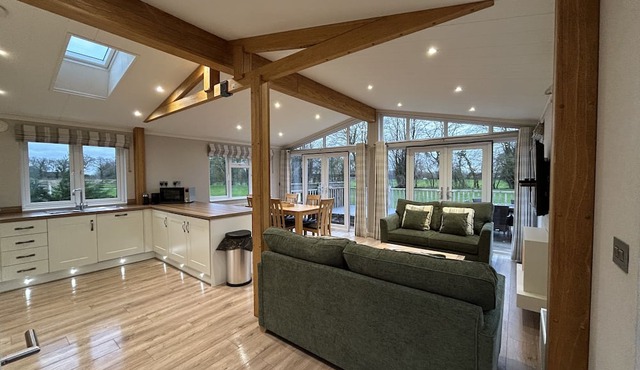 Primrose 2 bed - Violet - sleeps 6 guests in 2 bedrooms