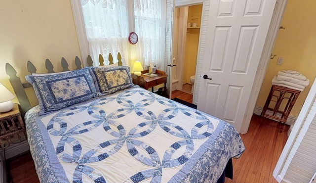 Primrose Bed and Breakfast Posy Room Hocking Hills Ohio between Logan & Athens