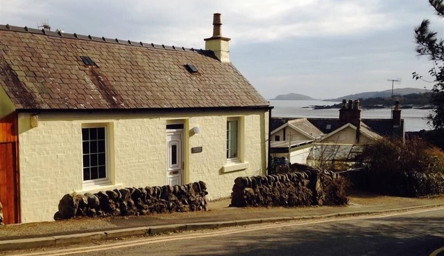 Primrose Cottage - a cottage that sleeps 4 guests in 2 bedrooms