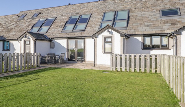 PRIMROSE COTTAGE, family friendly, with hot tub in Aldingham