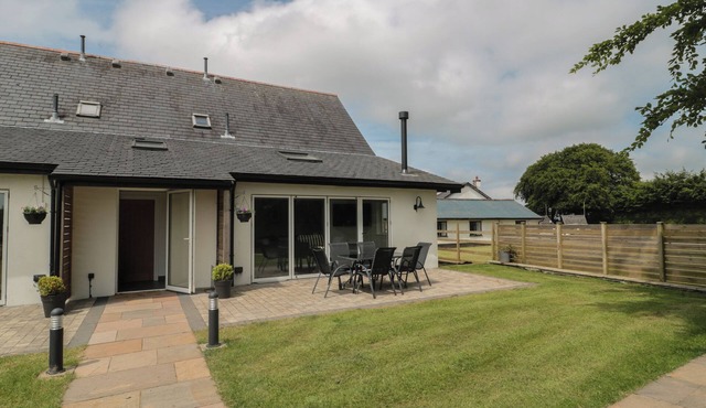 PRIMROSE COTTAGE, pet friendly, with open fire in Roadwater