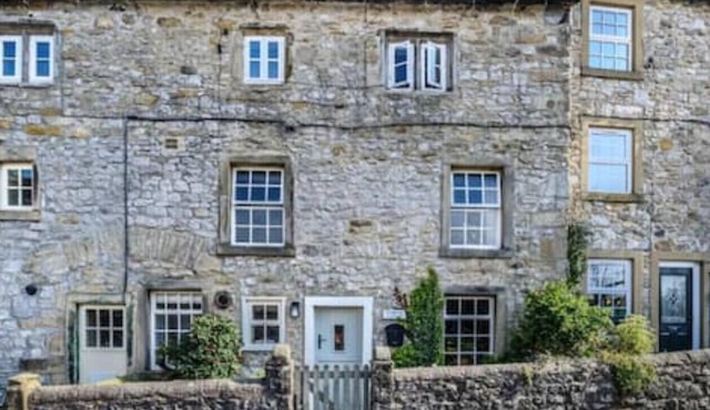 Primrose Cottage with Log Burner (Dog Friendly)