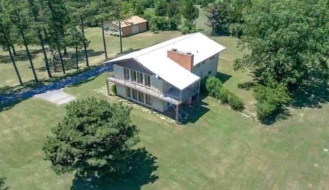Primrose Farmhouse (Near Turner Falls)