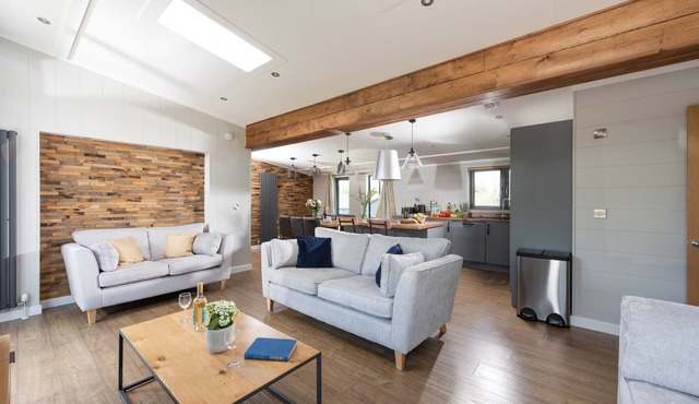 Primrose Lodge, 25 Roadford Lake Lodges