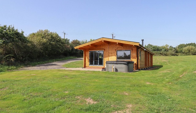 PRIMROSE LODGE, family friendly, with hot tub in Hittisleigh