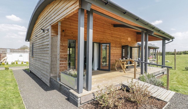 PRIMROSE, pet friendly, with a garden in West Pennard