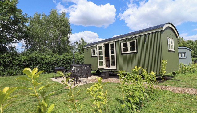 PRIMROSE, pet friendly, character holiday cottage in Waltham