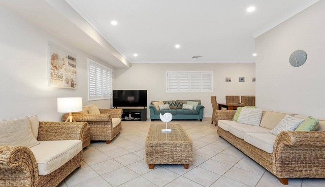 PRIMROSE SANDS | Accom Holidays