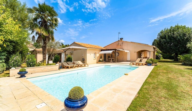 Primrose - Three Bedroom Villa, Sleeps 6