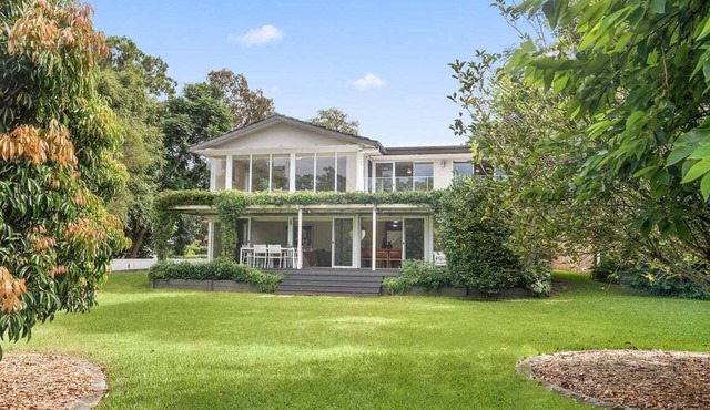 Prince Alfred House - 5-Acre Luxe Retreat in Berry