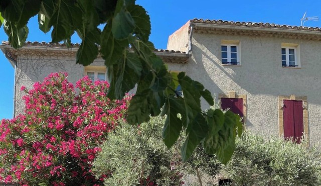 PRINCE DE PROVENCE apartment for 2 on 1 floor pets allowed under 16 kg