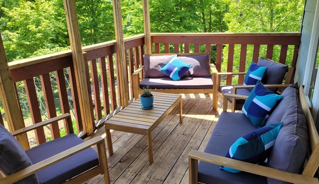 Prince Edward County Pond-Side Getaway! Family-friendly private oasis!