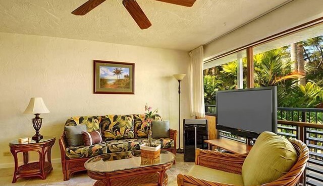 Prince Kuhio 214, Extra Spacious Studio with A/C, on the Sunny South Side