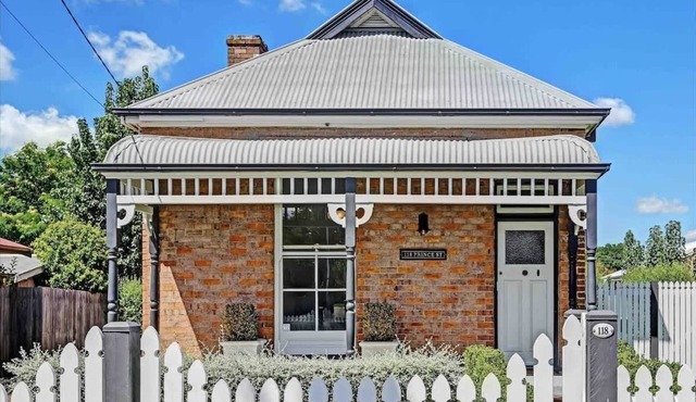 Prince Street Cottage - Pet Friendly