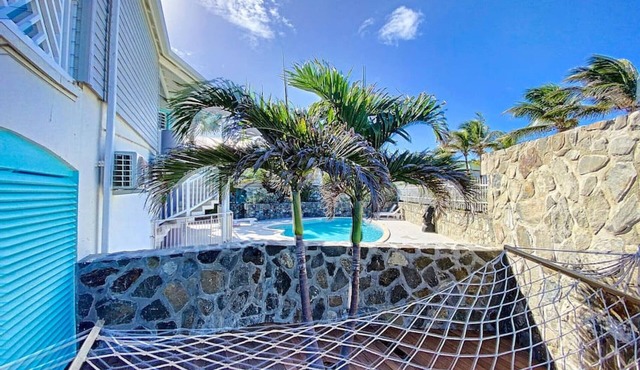 Princess Blue, sur la plage d`Orient Bay, piscine