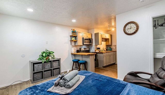 Princeton Suite 12 Overlooking NobHill