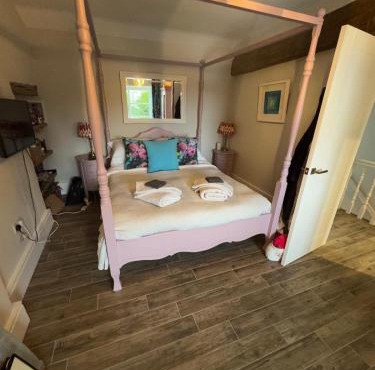 Prior Hall Farm Cottage - 3 bedroom luxury cottage in center of Malham