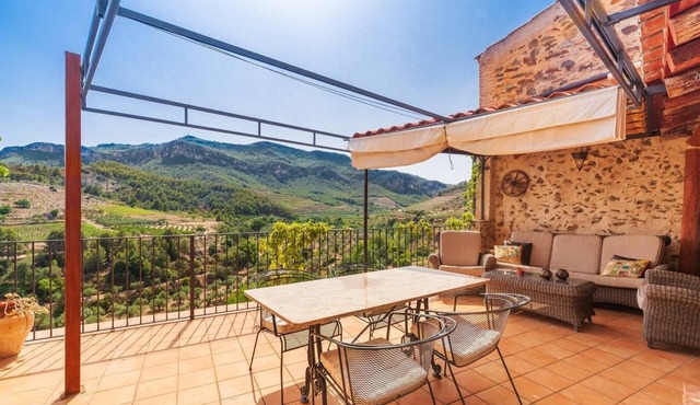 PRIORAT "Relax Climbing Hiking"