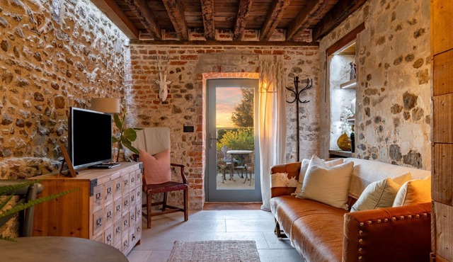 Priory Barn - Luxury Cottages