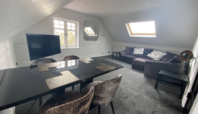 Pristine 2 bedroom apartment with off street parking