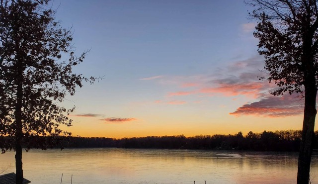 Pristine 3-bedroom Northwoods lake cabin get-away