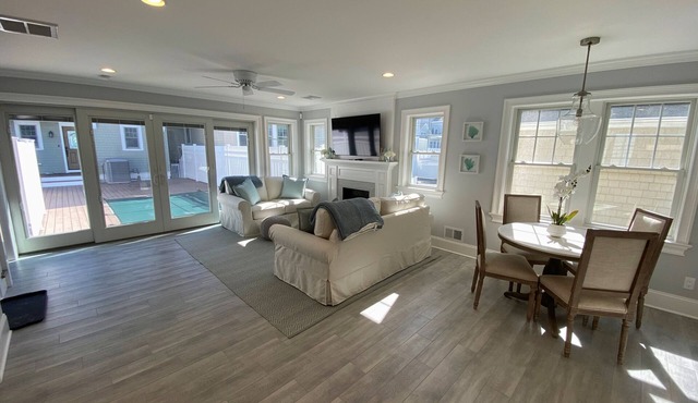 Pristine 3BR Home Steps From Beach w Deck, Pool/Hot Tub, Grill, Outdoor Dining