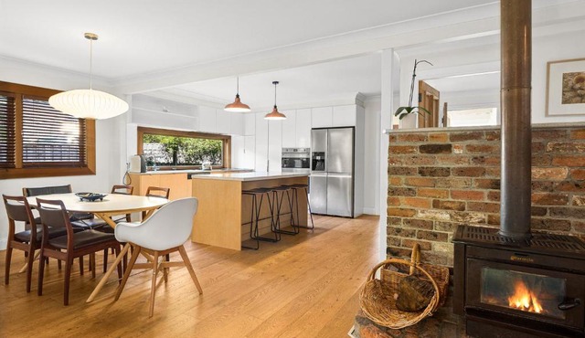 Pristine 4-Bed Railway Cottage with Studio