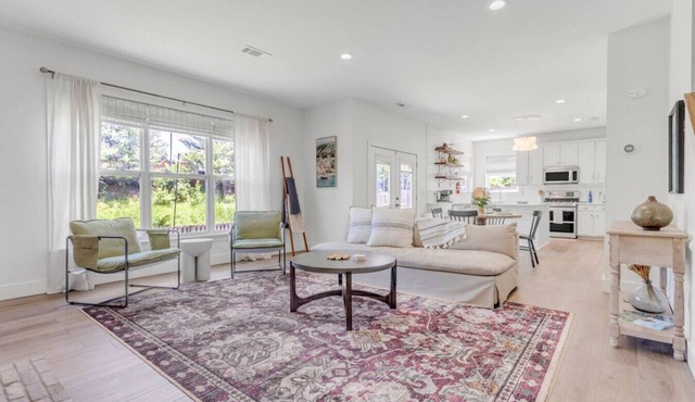 Pristine 4BR w/Fire Pit, Walk to Starbucks & Swig