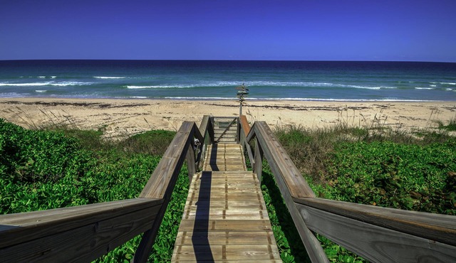 Pristine and Private Oceanfront Estate, Sleeps 12