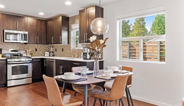 Pristine & Beautiful 3b2b Townhouse in West Seattle