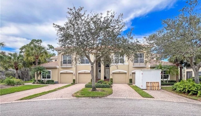 Pristine condo 3 bed/2 bath gated community Ft. Meyers/Estero