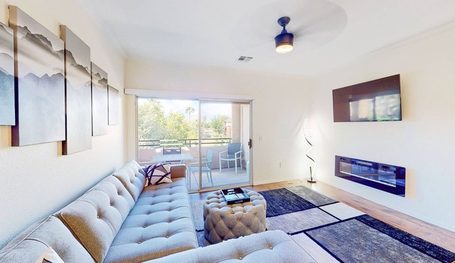 Pristine condo with a putting green, two pools, hot tub, & fitness room