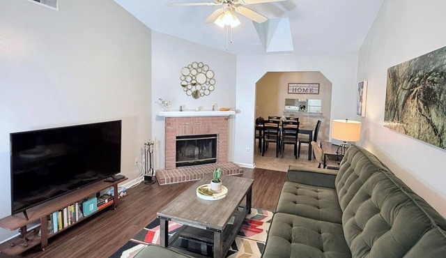 Pristine Elegance meets Chic Charm!