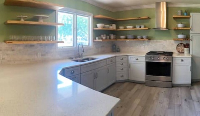 Pristine getaway for groups; 5 BR - sleeps 16+