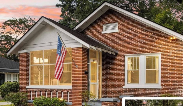 Pristine Historic Bungalow: 2 King Suites | No Pets | Near USC | Firepit
