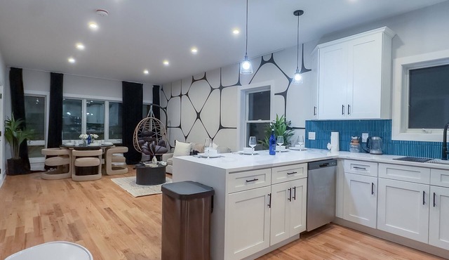 Pristine House, Sleep 21, Park 2 cars FREE, 20%OFF