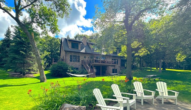Pristine Lake Sylvia Getaway w/accomidations perfect for large or small groups!